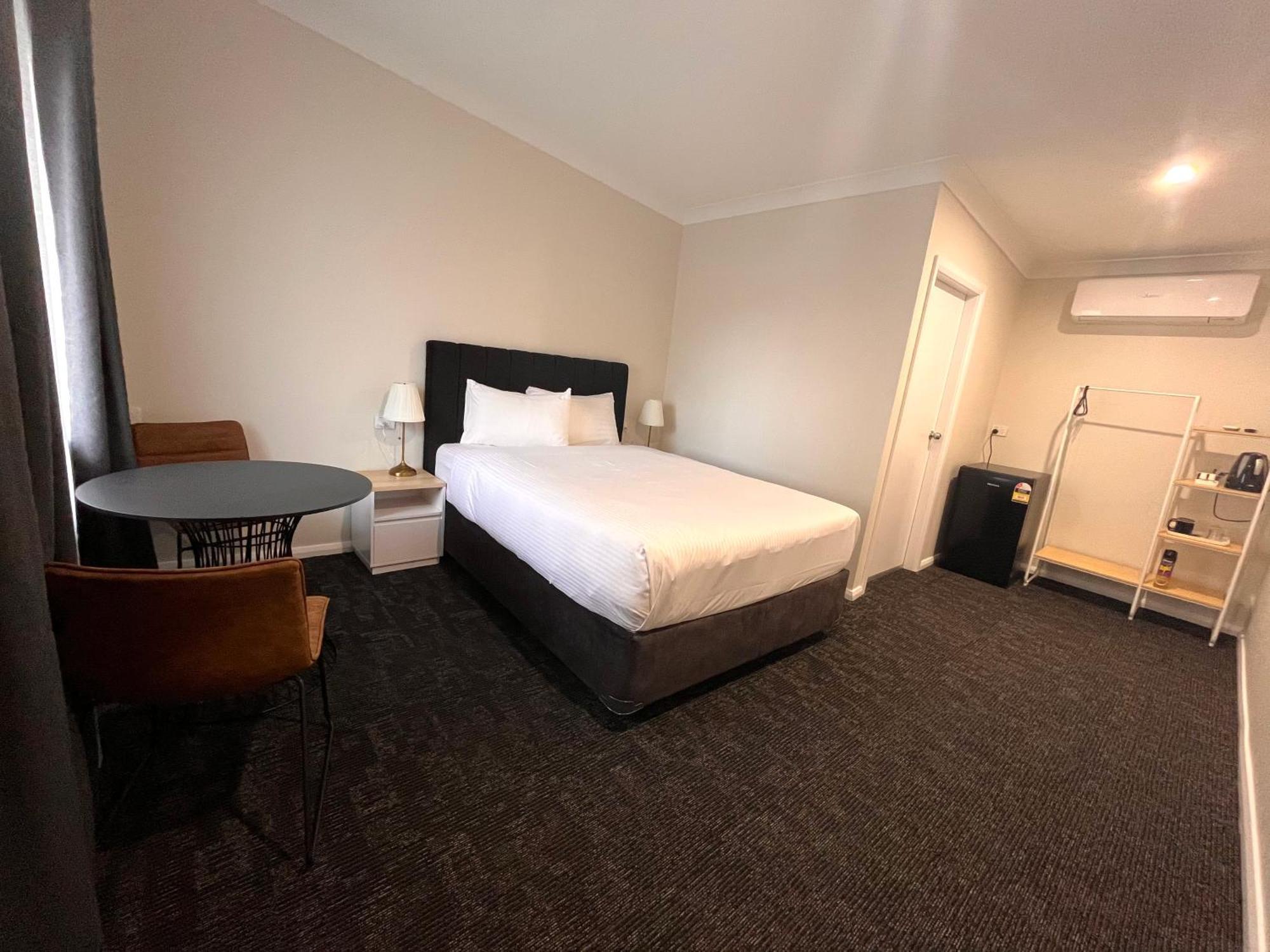 Seven Inn Wagga Wagga Exterior photo